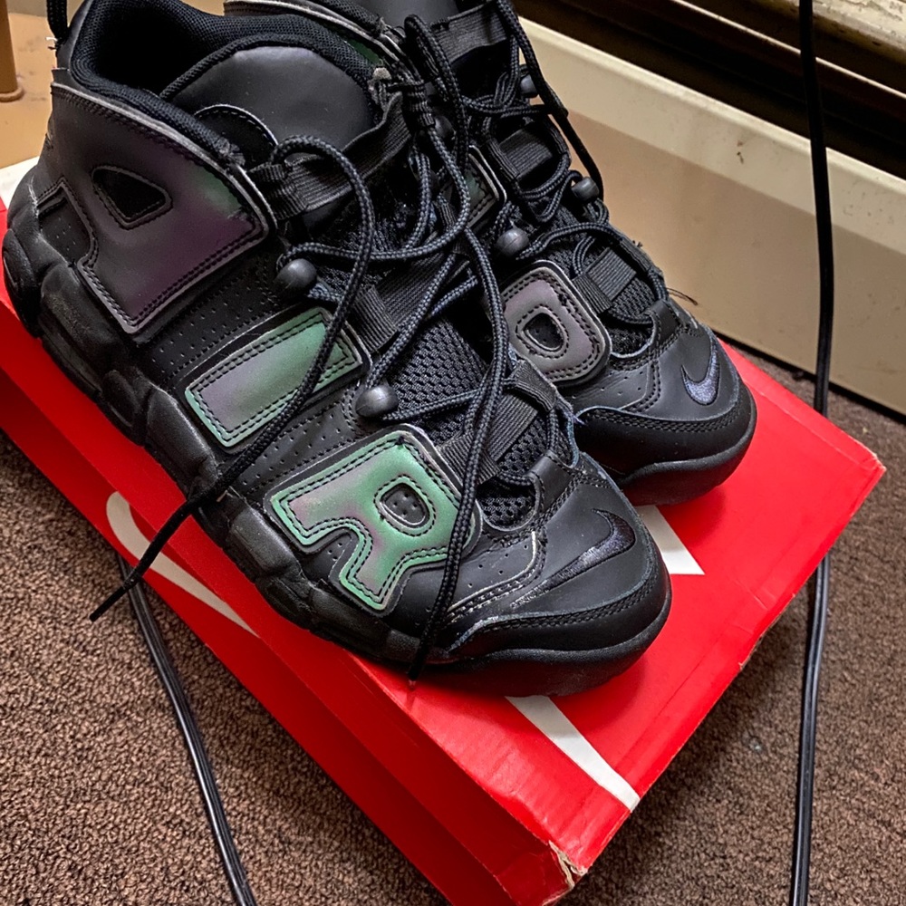Nike uptempo sz 6
